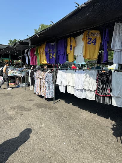 Plaza Elíptica Street Market