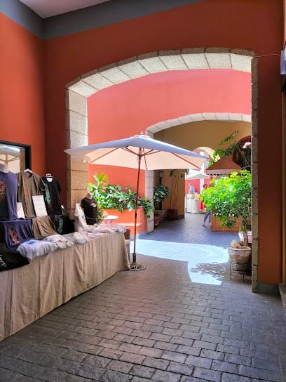 El Mirador Artisan Market